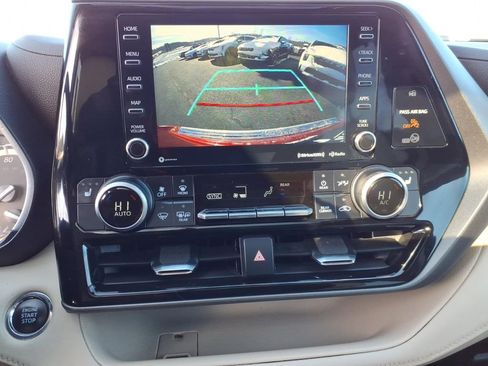 Used 2022 Toyota Highlander XLE image 20