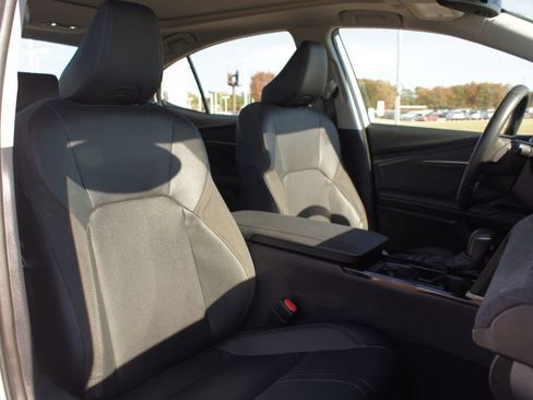 Used 2025 Toyota Camry XLE image 23