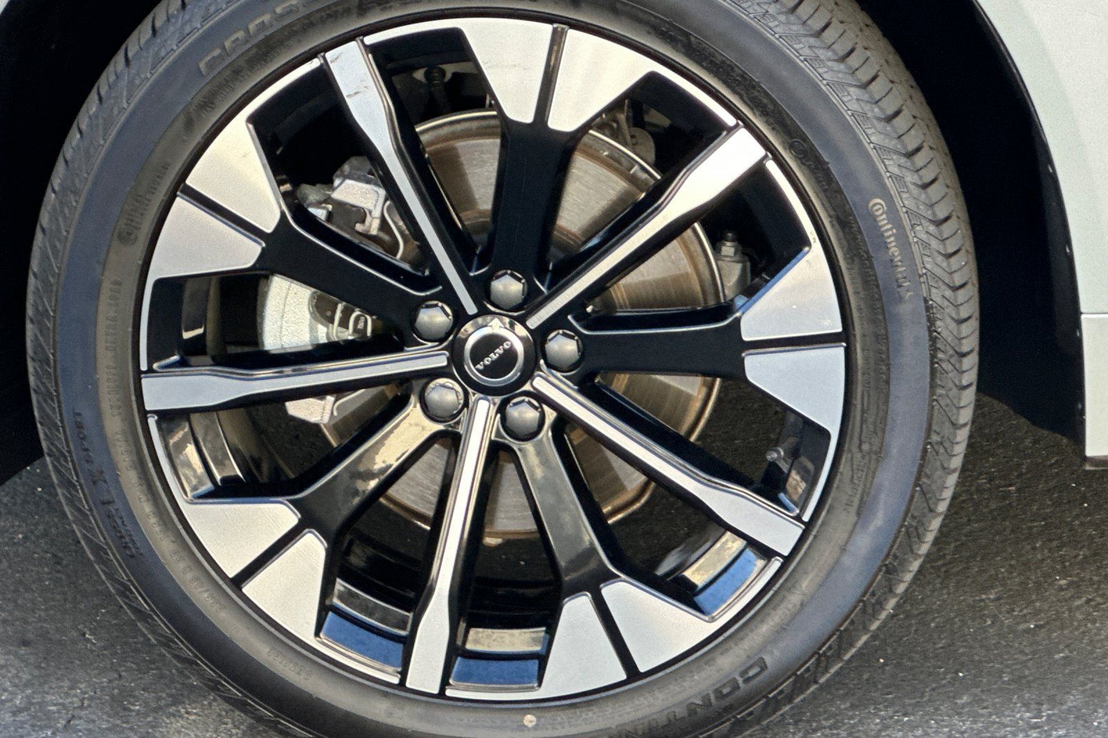 Certified 2026 Volvo XC60 B5 Plus AWD/4WD image 35