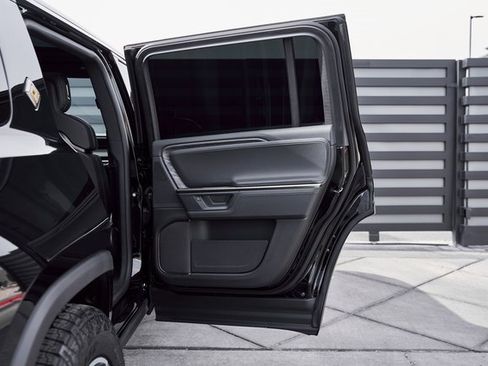 Used 2025 Rivian R1S Adventure image 30