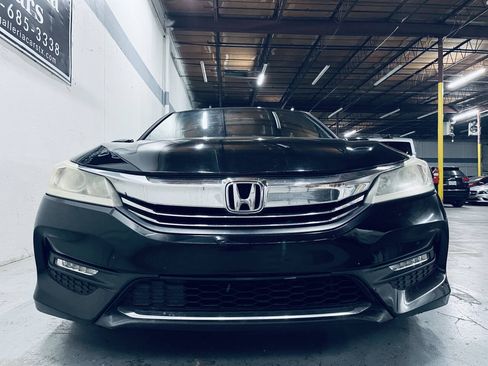 Used 2017 Honda Accord Sport image 12