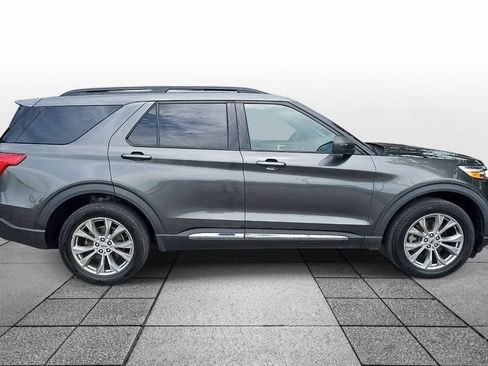 Used 2020 Ford Explorer XLT w/ Equipment Group 202A AWD/4WD image 4