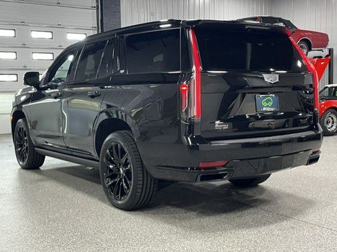Certified 2023 Cadillac Escalade Sport Platinum w/ LPO, ONYX Package AWD/4WD image 3