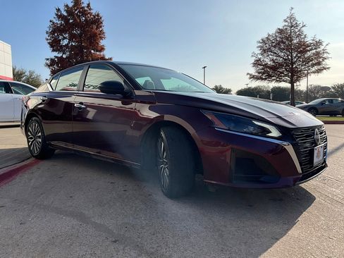 Used 2025 Nissan Altima 2.5 SV image 5