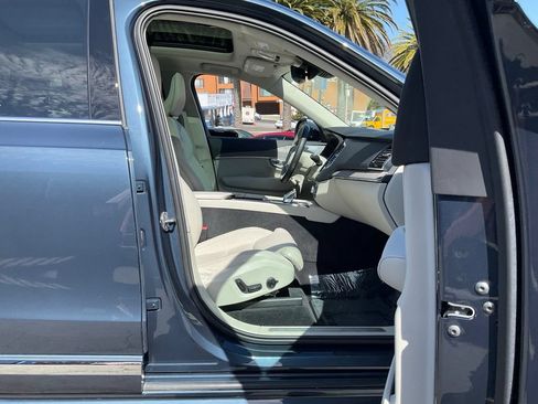 Used 2023 Volvo XC90 T8 Ultimate w/ Lounge Package AWD/4WD image 75