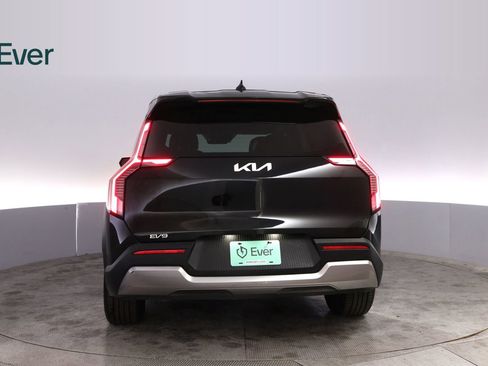 Used 2024 Kia EV9 Light Long Range RWD image 15