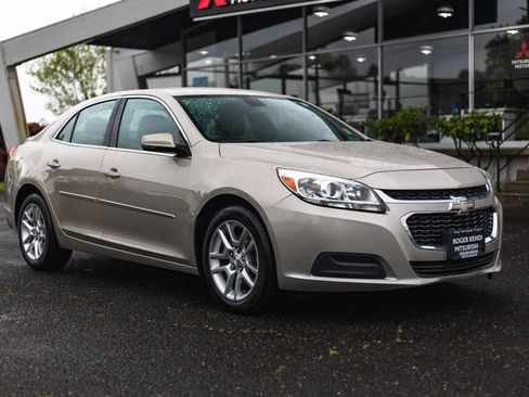 Used 2015 Chevrolet Malibu LT w/ Power Convenience Package FWD image 6