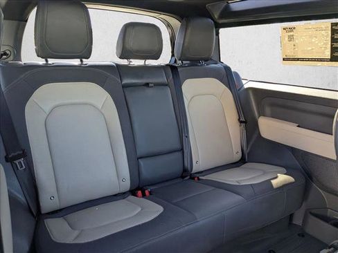 Used 2023 Land Rover Defender 90 X-Dynamic SE image 18