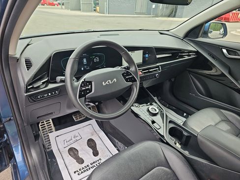 Used 2023 Kia Niro SX Touring FWD image 18