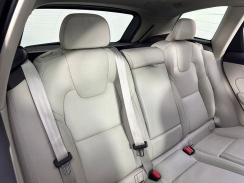 Used 2023 Volvo XC60 B5 Ultimate w/ Protection Package Premier image 40