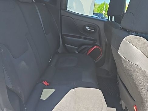Used 2018 Jeep Renegade Trailhawk w/ Cold Weather Group II AWD/4WD image 10