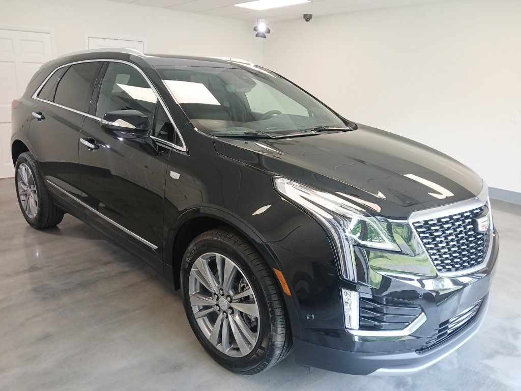 Certified 2025 Cadillac XT5 Premium Luxury w/ Technology Package AWD/4WD image 1