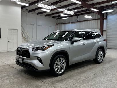Used 2023 Toyota Highlander Limited