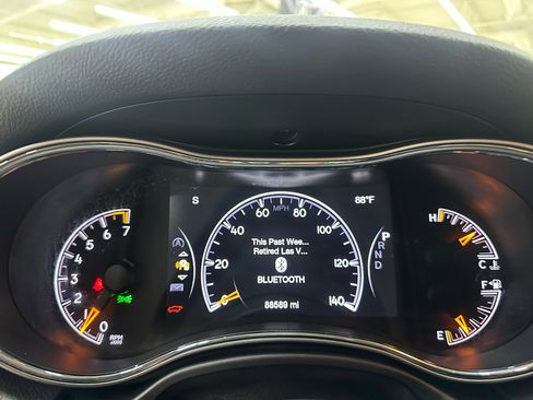 Used 2019 Jeep Grand Cherokee Altitude image 24