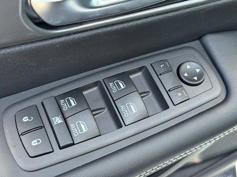 New 2026 Chrysler Pacifica Select FWD image 11