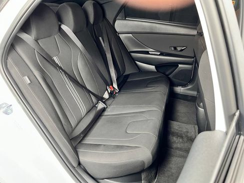 Used 2025 Hyundai Elantra SEL FWD image 18