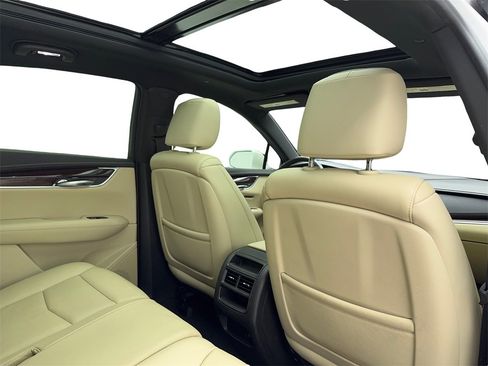 Used 2018 Cadillac XT5 Luxury w/ Driver Awareness Package image 41