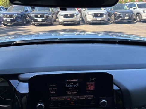 Used 2025 Nissan Pathfinder SV AWD/4WD image 17