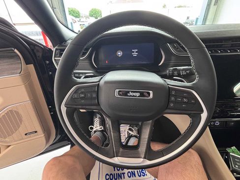 Certified 2024 Jeep Grand Cherokee L Limited AWD/4WD image 21