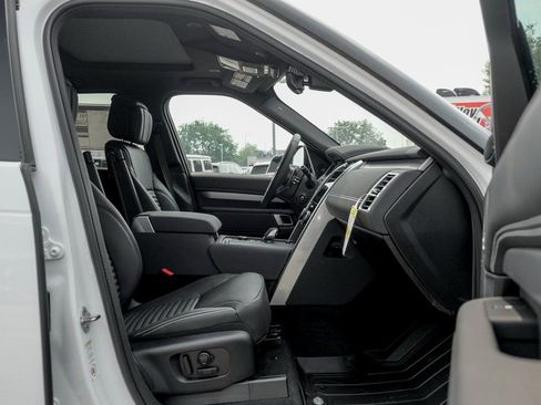 Used 2025 Land Rover Discovery Dynamic SE AWD/4WD image 21