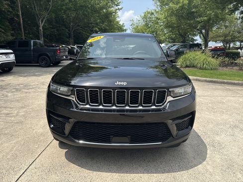 Used 2024 Jeep Grand Cherokee Laredo X AWD/4WD image 2