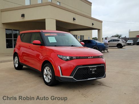 Used 2024 Kia Soul LX w/ Option Group 015 FWD image 1