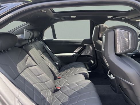 Used 2025 BMW i7 eDrive50 w/ M Sport Package RWD image 30