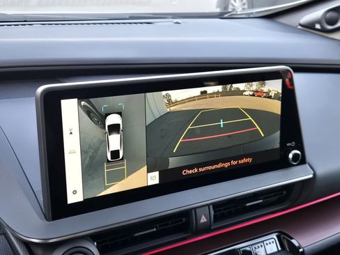 Used 2024 Toyota Prius Prime Premium w/ Advanced Technology Package image 8