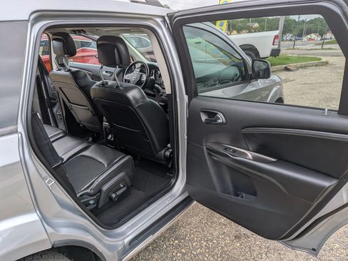Used 2020 Dodge Journey Crossroad FWD image 38