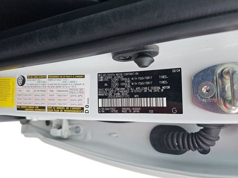 Used 2024 Toyota 4Runner SR5 RWD image 31