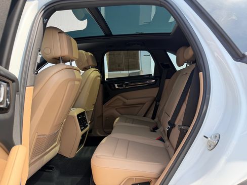 Certified 2023 Porsche Cayenne AWD/4WD image 21
