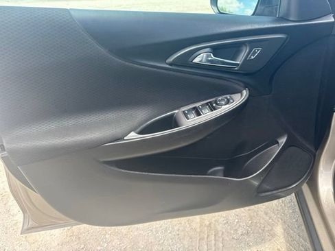 Used 2022 Chevrolet Malibu LT FWD image 15