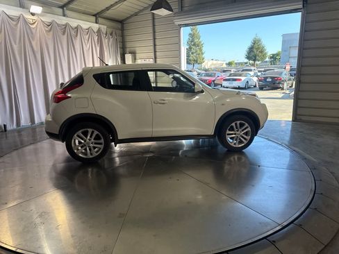 Used 2014 Nissan Juke S FWD image 4