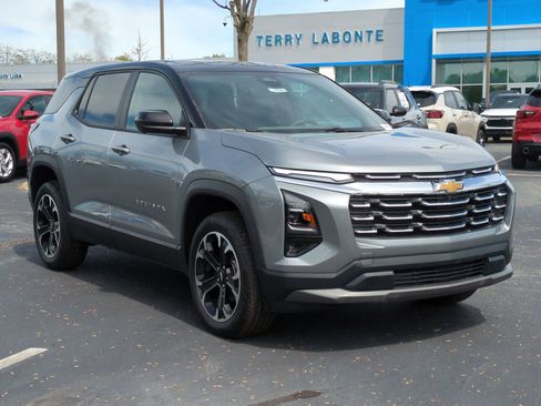 New 2026 Chevrolet Equinox LT FWD image 2