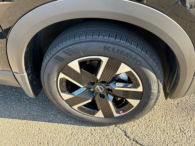 Certified 2025 Nissan Kicks SV AWD/4WD image 7