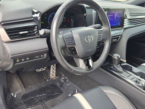 Used 2025 Toyota Camry SE FWD image 12