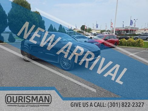 Used 2022 Porsche Cayenne Platinum Edition AWD/4WD image 2