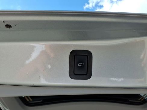 Used 2018 Toyota Highlander XLE AWD/4WD image 10
