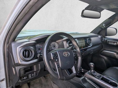 Used 2019 Toyota Tacoma TRD Sport AWD/4WD image 9