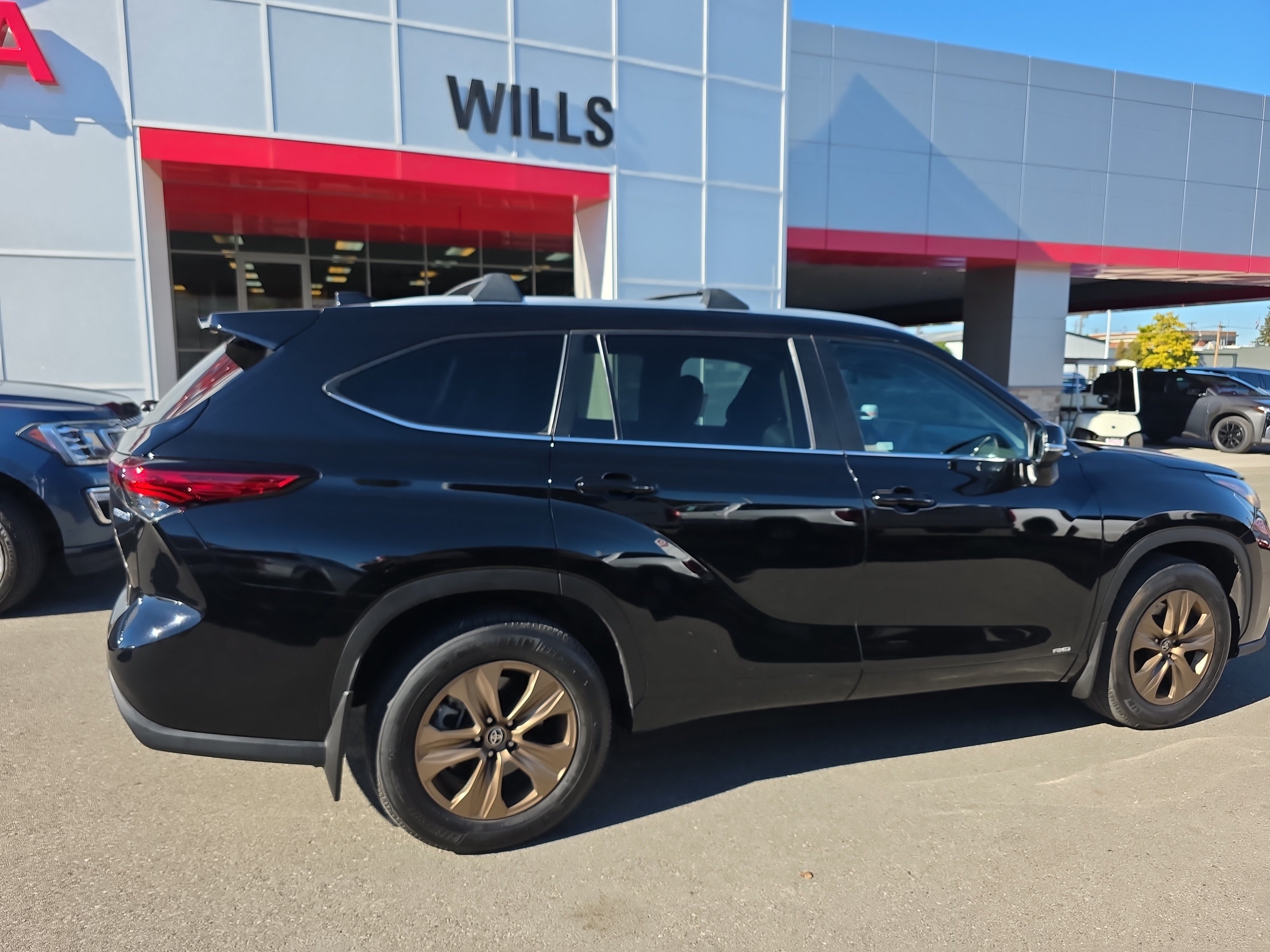 Used 2023 Toyota Highlander Bronze Edition AWD/4WD image 8