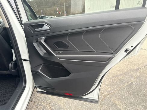 Used 2022 Volkswagen Tiguan SE image 28