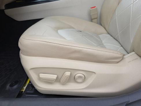 Used 2019 Toyota Camry XLE FWD image 26