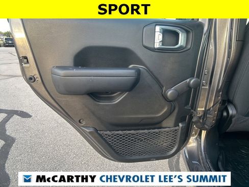 Used 2021 Jeep Gladiator Sport image 33