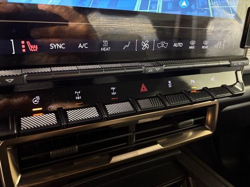 Used 2025 GMC Hummer EV 3X w/ Extreme Off-Road Package image 35