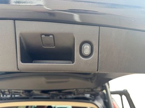 Used 2019 Cadillac Escalade Premium Luxury RWD image 10