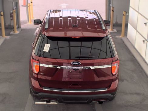 Used 2018 Ford Explorer XLT w/ Equipment Group 202A FWD image 5