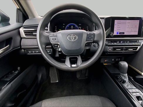 Used 2025 Toyota Camry LE FWD image 6