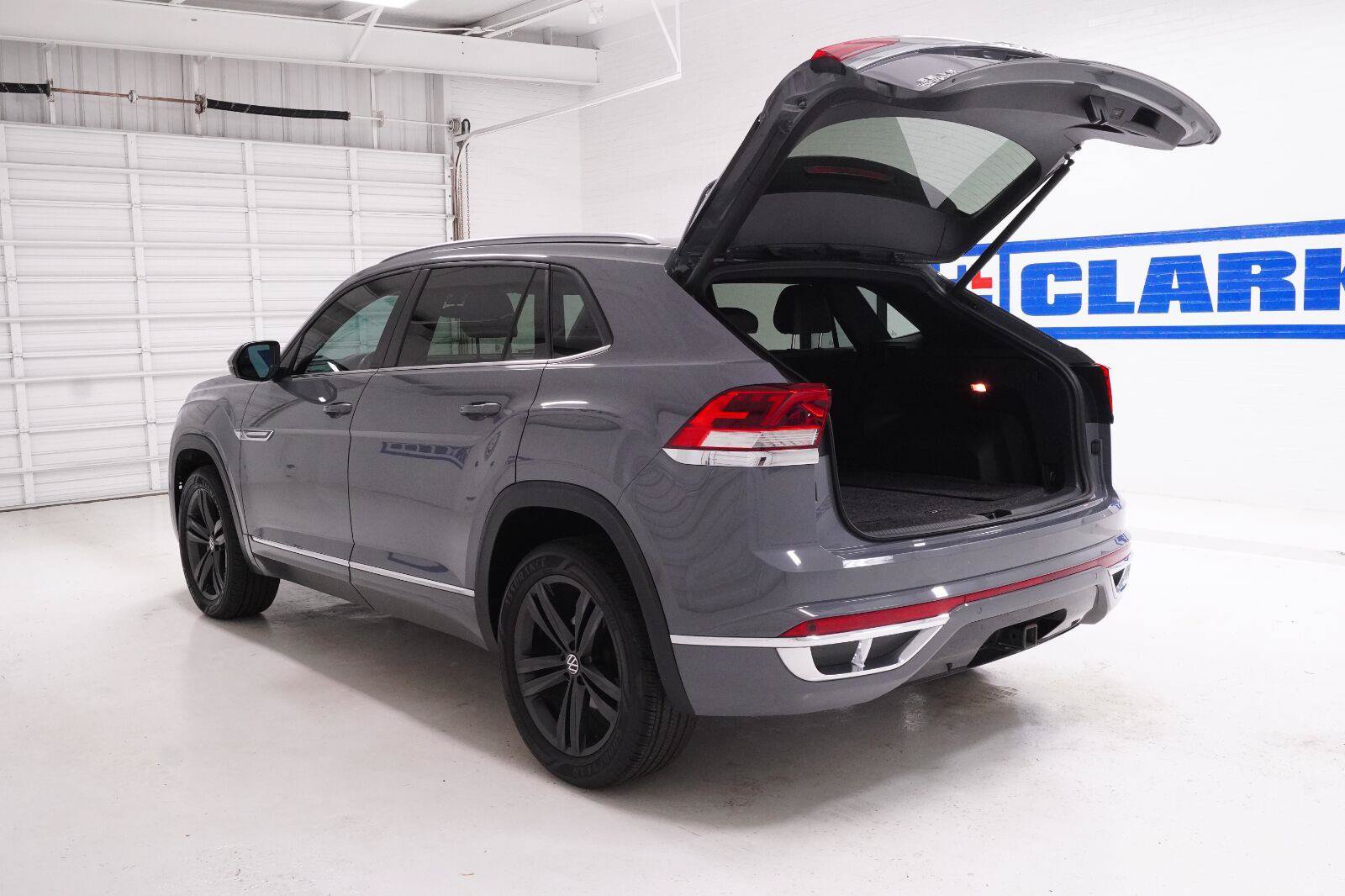 Used 2021 Volkswagen Atlas Cross Sport SE w/ Panoramic Sunroof Package FWD image 32