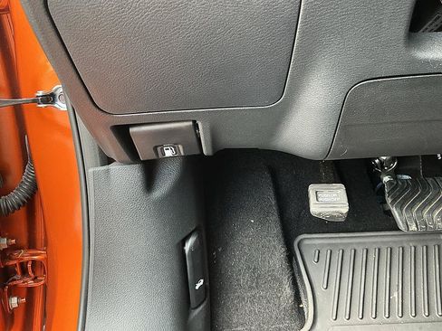 Certified 2025 Nissan Sentra SR FWD image 14