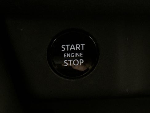 Used 2025 Nissan Rogue SV image 18